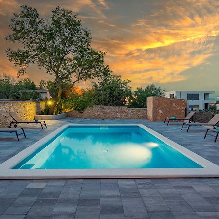 Apartments Cesare With Shared Pool Liznjan Exterior photo