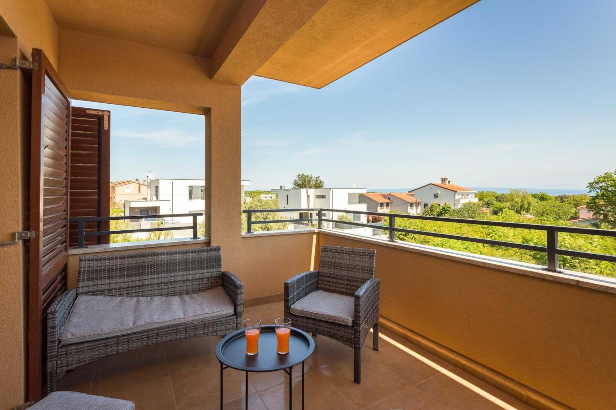 Apartments Cesare With Shared Pool Liznjan Exterior photo